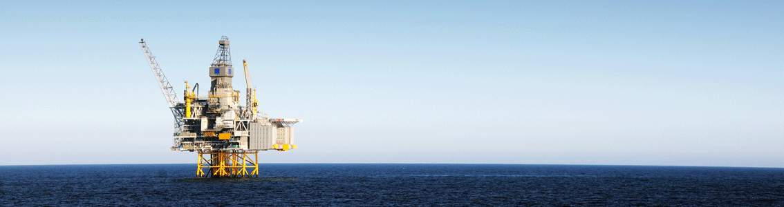 海上的石油钻井平台
